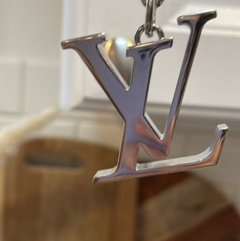 Louis Vuitton Silver Key Holder/ Gorgeous 😍 - Picture 4 of 6